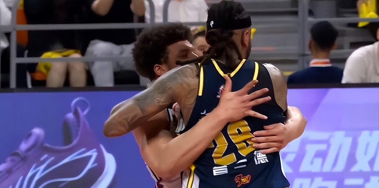 包含强弱对抗！两位球星的较量让球迷眼花缭乱的词条