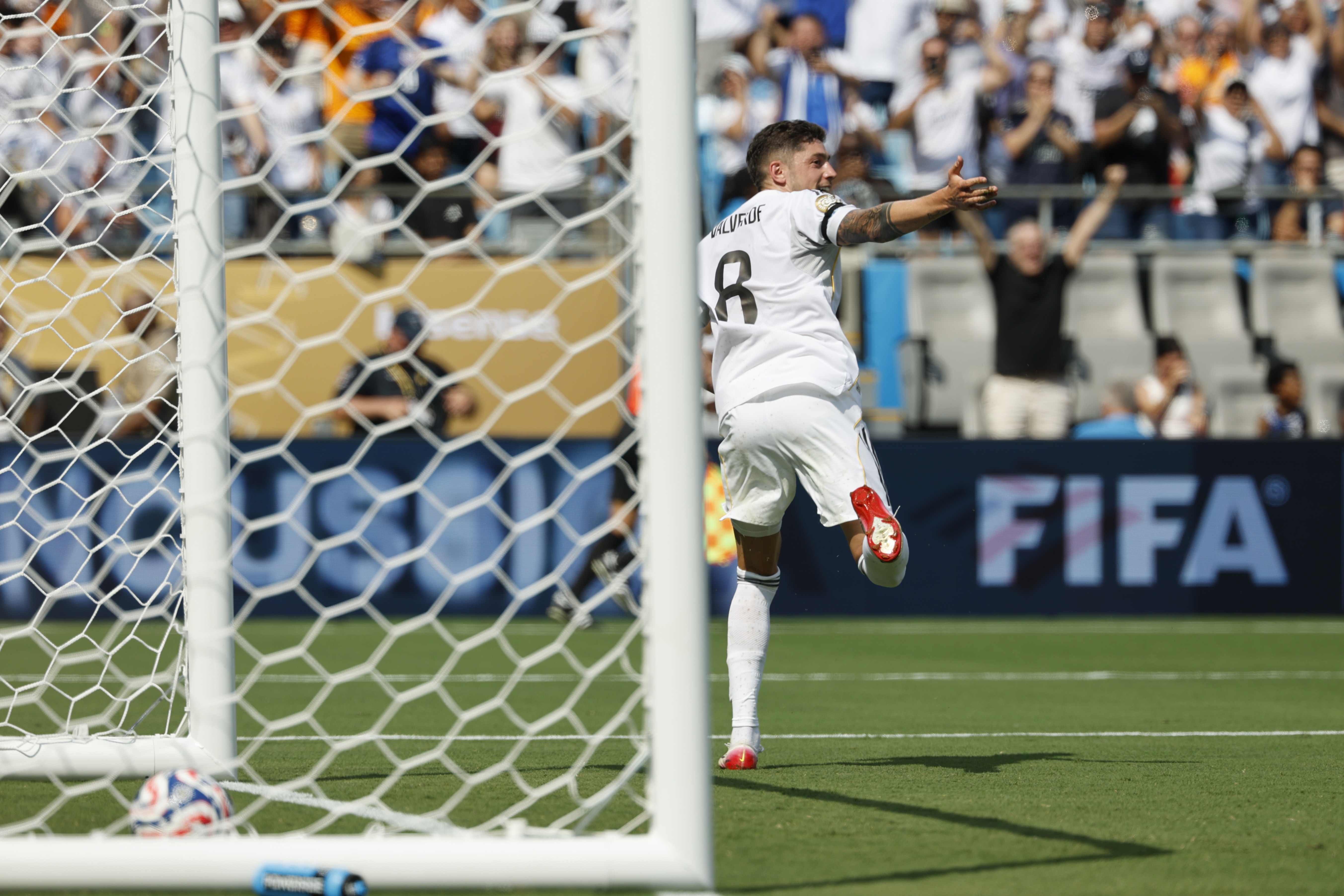 别错过！这些足球赛事迷人绝伦