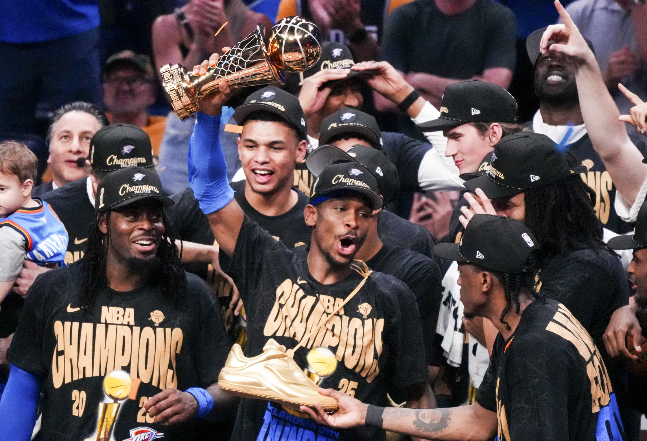 开云体育官方登录入口-NBA联盟最佳阵容揭晓，球员轮番登台领奖