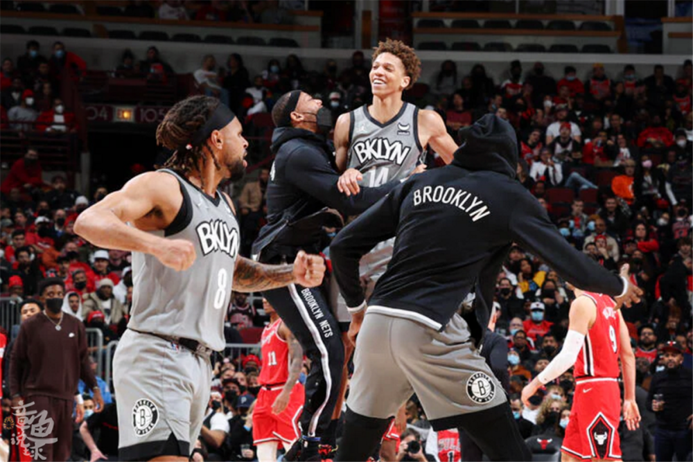 太阳客场击败篮网，全队五人得分20+