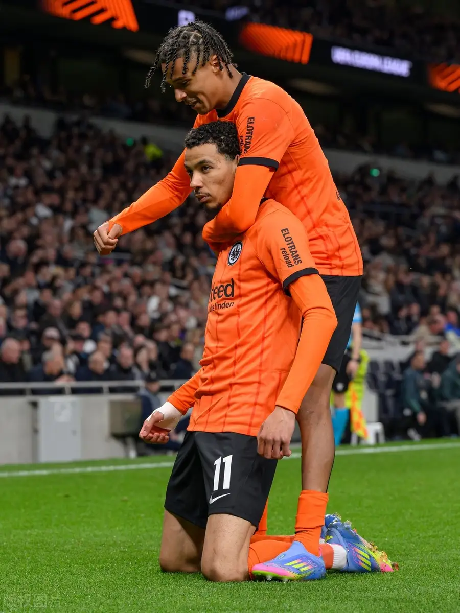 开云体育官网-欧预赛精彩瞬间，球员技压群雄争夺胜负